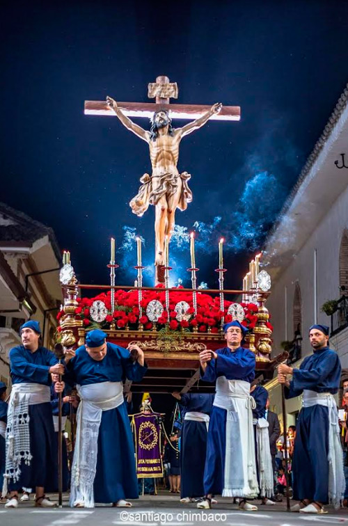 Los semanasanteros con paso firme, devoción y responsabilidad Los semanasanteros con paso firme, devoción y responsabilidad