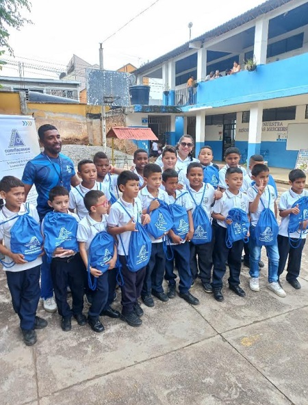 Entrega de material educativo para niños de JEC Comfacauca en el municipio del Patía. Entrega de material educativo para niños de JEC Comfacauca en el municipio del Patía.