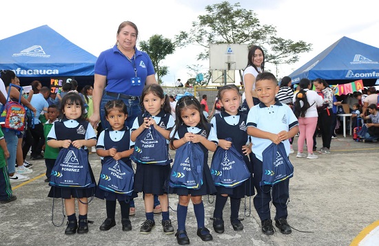 Entrega de material educativo para niños de AIPI y JEC Comfacauca Entrega de material educativo para niños de AIPI y JEC Comfacauca