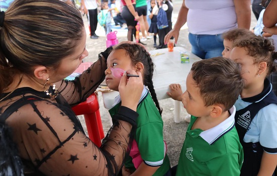 Entrega de material educativo para niños de AIPI y JEC Comfacauca Entrega de material educativo para niños de AIPI y JEC Comfacauca