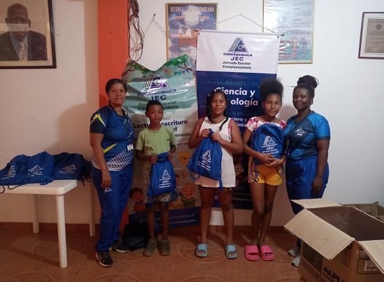 Entrega de material educativo para niños de AIPI y JEC Comfacauca Entrega de material educativo para niños de AIPI y JEC Comfacauca