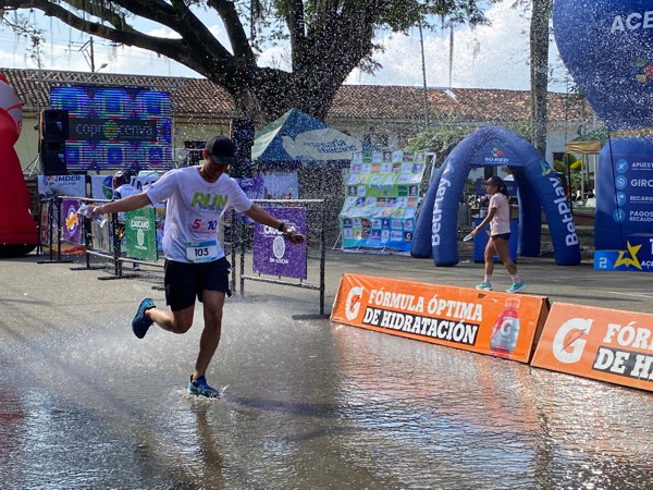 Más de 1000 quilichagueños galardonados por participación deportiva