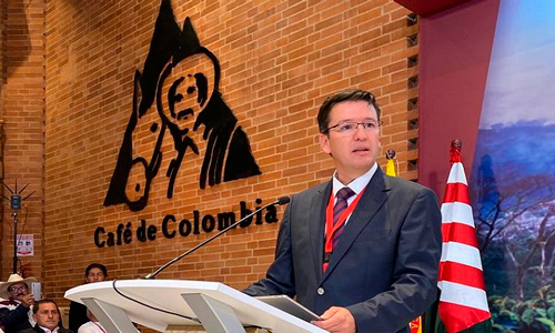 El gerente de la federación de cafeteros en su laberinto