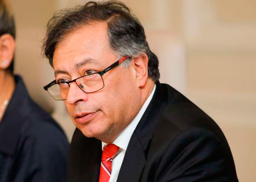 Petro toma el toro por lo cachos