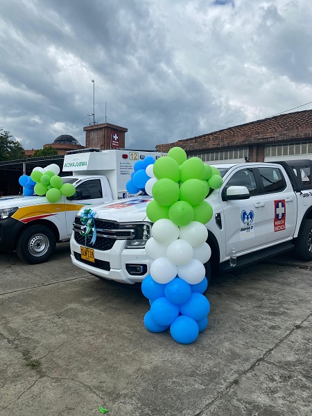 Ambulancia y vehículo fortalecen la salud en Corinto