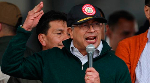 Petro avanza hacia la Democracia Real