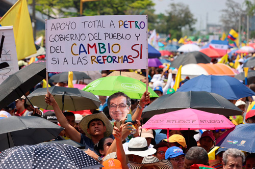 Una marcha que llama al acuerdo nacional