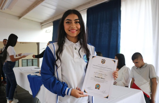 95 Estudiantes del CEEC se graduaron de Bachilleres Básicos