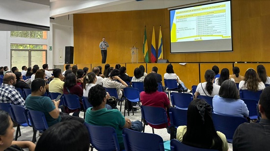 Docentes y directivos recibieron capacitación de la Secretaría de Educación Docentes y directivos recibieron capacitación de la Secretaría de Educación