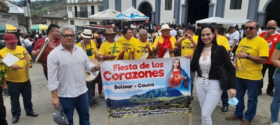 El fervor y las alumbranzas en la fiesta de los corazones. El fervor y las alumbranzas en la fiesta de los corazones.