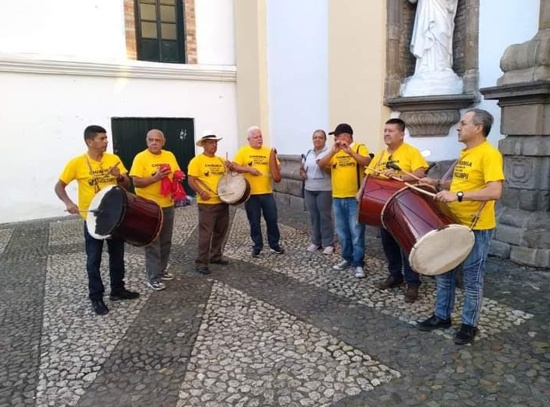 El fervor y las alumbranzas en la fiesta de los corazones. El fervor y las alumbranzas en la fiesta de los corazones.