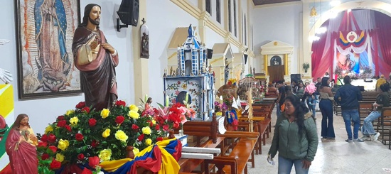 El fervor y las alumbranzas en la fiesta de los corazones. El fervor y las alumbranzas en la fiesta de los corazones.