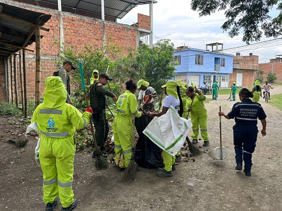 Empuvilla y Policía embellecen parques Infantiles en Villa Rica Empuvilla y Policía embellecen parques Infantiles en Villa Rica