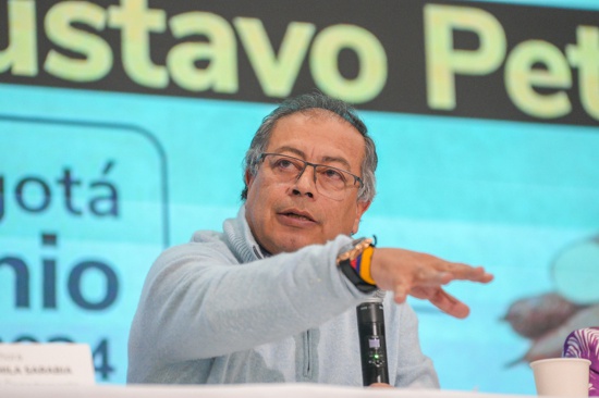 FLIP pide al presidente no estigmatizar a periodistas FLIP pide al presidente no estigmatizar a periodistas