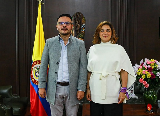 Juan Felipe Harman, director de la Agencia Nacional de Tierras, junto a la MinAgricultura Jhenifer Mojica - Foto - Burbuja Política Juan Felipe Harman, director de la Agencia Nacional de Tierras, junto a la MinAgricultura Jhenifer Mojica - Foto - Burbuja Política