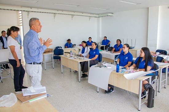 Alcalde lleva la educación superior a otro nivel para los mirandeños