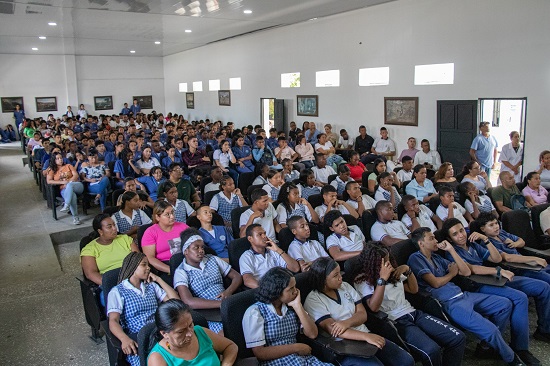Alcalde lleva la educación superior a otro nivel para los mirandeños