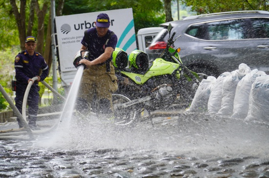 El parque José Hilario López tuvo jornada de limpieza y embellecimiento El parque José Hilario López tuvo jornada de limpieza y embellecimiento