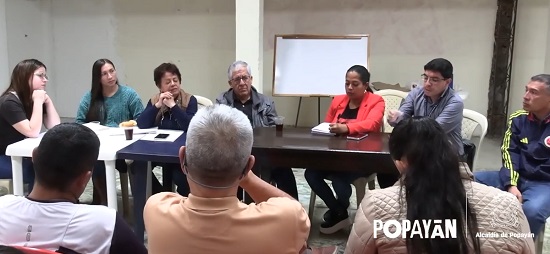 En el barrio La Sombrilla buscamos solución a problema de pozo séptico.