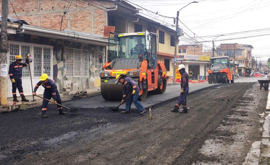 Recuperación de la malla vial llegó al barrio El Cadillal, en Popayán. Recuperación de la malla vial llegó al barrio El Cadillal, en Popayán.