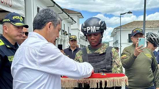 Popayán rinde homenaje a los 'Héroes de la Nación' y sus familias Popayán rinde homenaje a los 'Héroes de la Nación' y sus familias