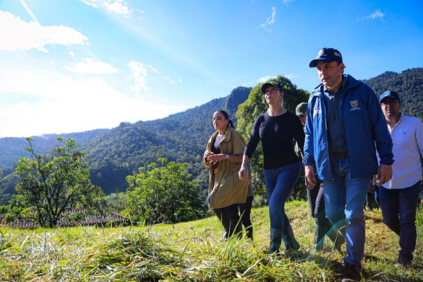 Valle del Cauca, en el primer lugar en los pilares de sofisticación y diversificación como en el pilar de sostenibilidad ambiental. Valle del Cauca, en el primer lugar en los pilares de sofisticación y diversificación como en el pilar de sostenibilidad ambiental.