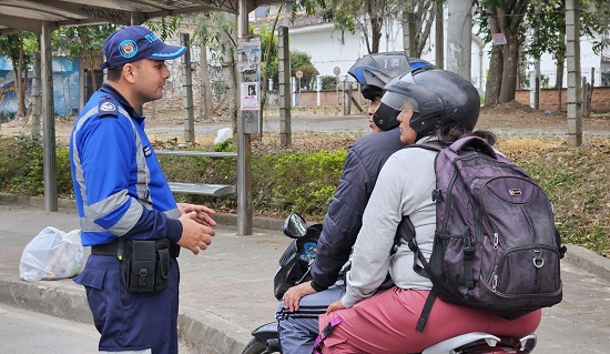 Con operativos fomentan el uso del casco entre motociclistas.