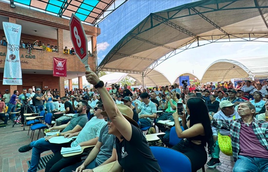 “El Cauca representa paz. El café sí es una oportunidad de vida”: Wilton Benitez, caficultor caucano. “El Cauca representa paz. El café sí es una oportunidad de vida”: Wilton Benitez, caficultor caucano.