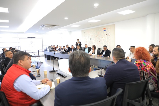 Gobernador del Cauca y alcaldes plantean plan de choque para atender el conflicto armado