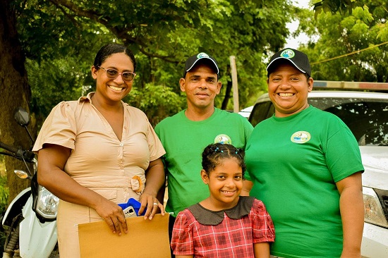 Gobierno de Colombia entrega tierras a campesinos