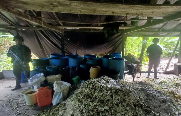 Militares destruyeron cuatro laboratorios para procesar cocaína Militares destruyeron cuatro laboratorios para procesar cocaína