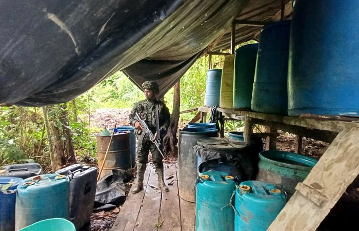 Militares destruyeron cuatro laboratorios para procesar cocaína Militares destruyeron cuatro laboratorios para procesar cocaína