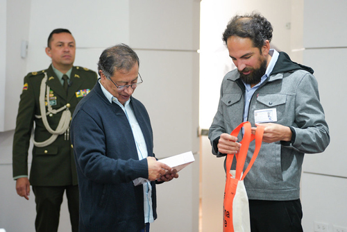 Petro y FLIP buscan mejorar protección a periodistas Petro y FLIP buscan mejorar protección a periodistas