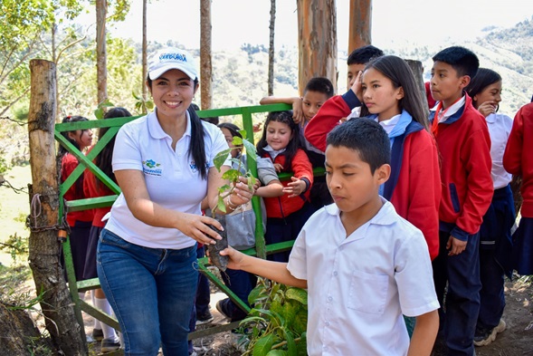 Agua, saneamiento y reforestación se da en la región de la mano de Emcaservicios. Agua, saneamiento y reforestación se da en la región de la mano de Emcaservicios.