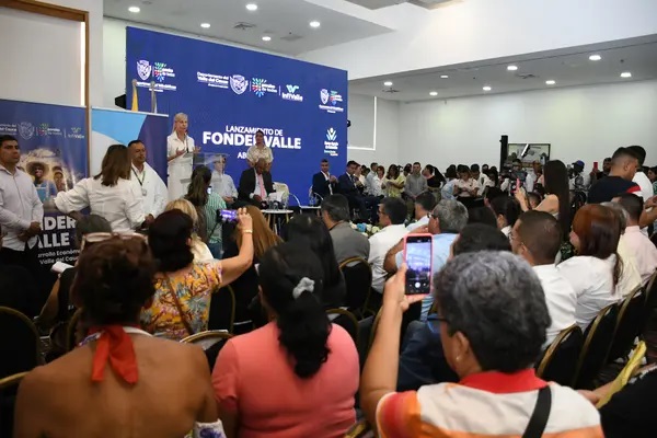 Mil emprendedores vallecaucanos recibirán créditos de hasta cero interés Mil emprendedores vallecaucanos recibirán créditos de hasta cero interés