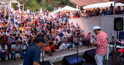 Con el furor de la salsa, llegó 'Patio Afuera' Con el furor de la salsa, llegó 'Patio Afuera'