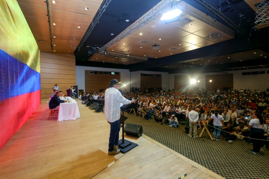 Una tercera parte de la pauta oficial debe ir a financiar a los medios alternativos, anuncia presidente Petro. Una tercera parte de la pauta oficial debe ir a financiar a los medios alternativos, anuncia presidente Petro.