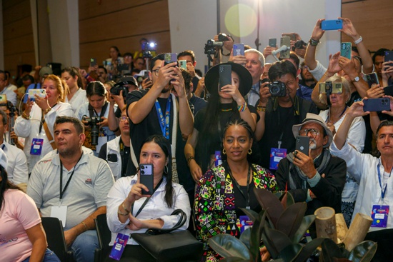 Una tercera parte de la pauta oficial debe ir a financiar a los medios alternativos, anuncia presidente Petro. Una tercera parte de la pauta oficial debe ir a financiar a los medios alternativos, anuncia presidente Petro.