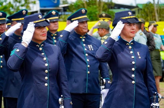 Alcalde destaca espíritu de sacrificio y entrega de los policías en ceremonia de ascensos. Alcalde destaca espíritu de sacrificio y entrega de los policías en ceremonia de ascensos.