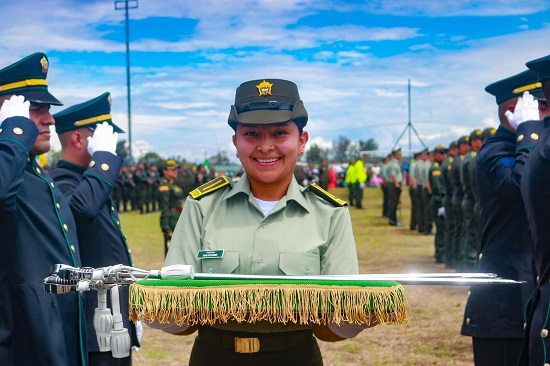 Alcalde destaca espíritu de sacrificio y entrega de los policías en ceremonia de ascensos. Alcalde destaca espíritu de sacrificio y entrega de los policías en ceremonia de ascensos.