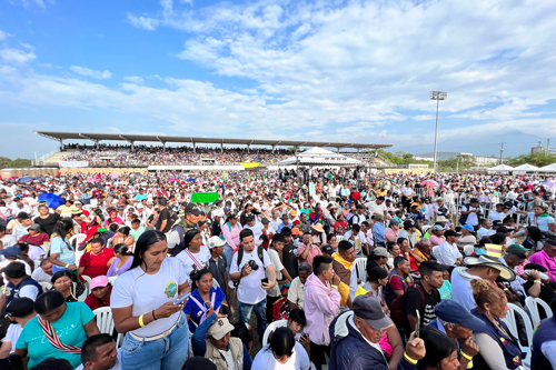 Entregan 1.400 hectáreas de tierra a comunidades en el Cauca