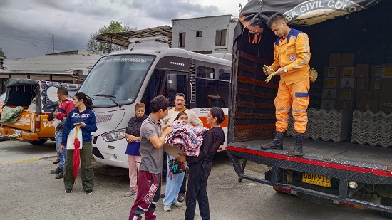 Entregan ayudas humanitarias a comunidades afectadas por las lluvias en Popayán