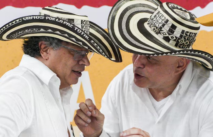 PETRO, MANCUSO Y LOS SOMBREROS VUELTIAOS