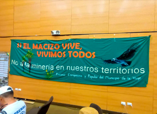 Por el Macizo sin gran Minería Por el Macizo sin gran Minería