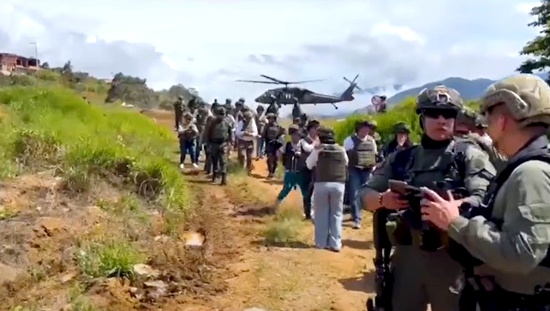 Senadores impulsan trabajo conjunto del Gobierno en el Cañón del Micay Senadores impulsan trabajo conjunto del Gobierno en el Cañón del Micay