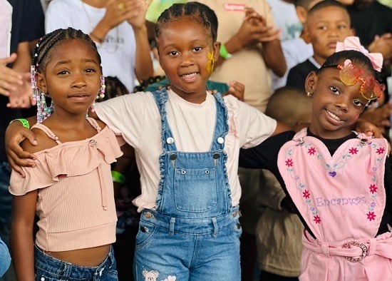 Integral de Empaques e IQA Textil, comprometidos con las familias de sus colaboradores.