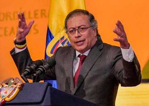 Petro supera la tempestad Petro supera la tempestad