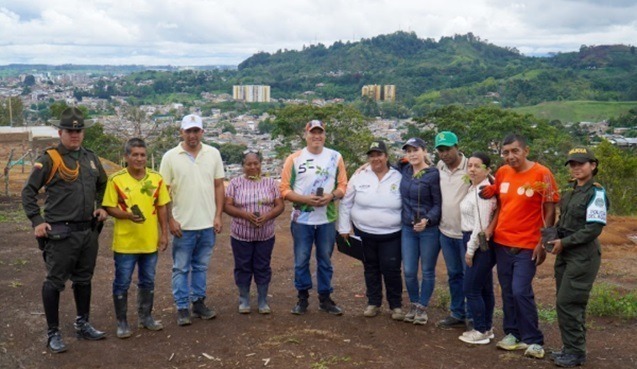 Alcaldía de Popayán sembró más de 100 árboles nativos en la quebrada La Paila Alcaldía de Popayán sembró más de 100 árboles nativos en la quebrada La Paila