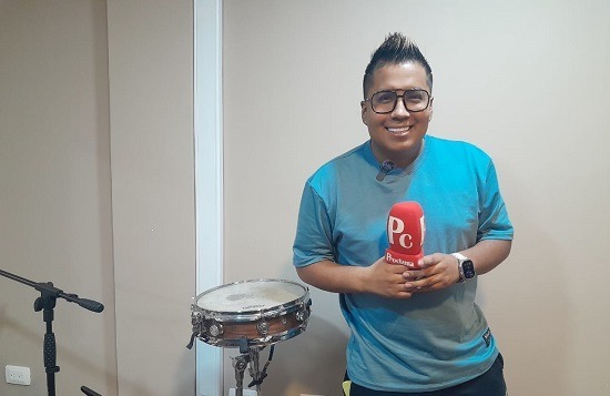 ARCE; un periodista que soñaba ser cantante y lo logró