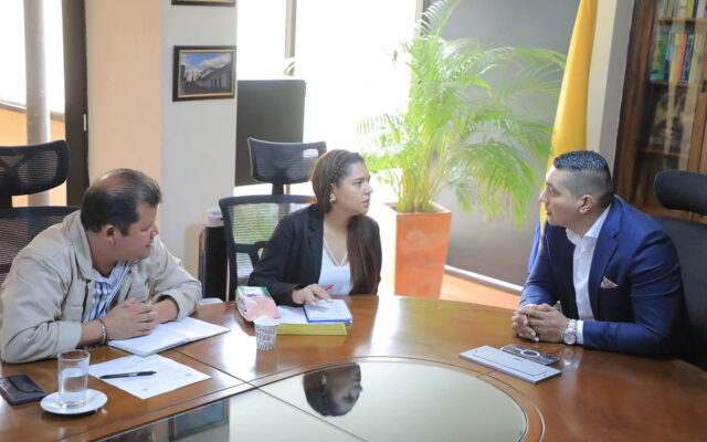 Gobernador del Cauca entrega anchetas navideñas